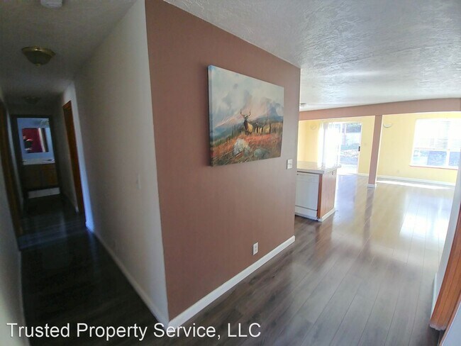 Building Photo - 3 br, 2.5 bath House - 2611 Park Forest Dr...