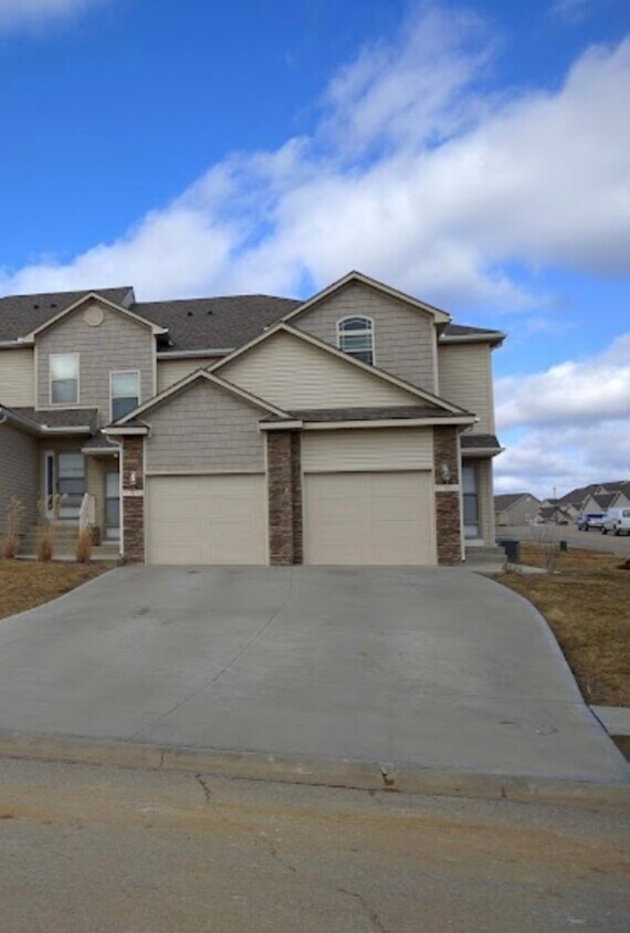 10512 Clubhouse Dr, Kansas City, KS 66109 Townhome Rentals in Kansas