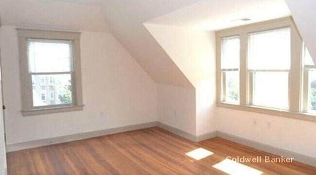 Building Photo - Rent an Individual Room in a 6bed - Washer...