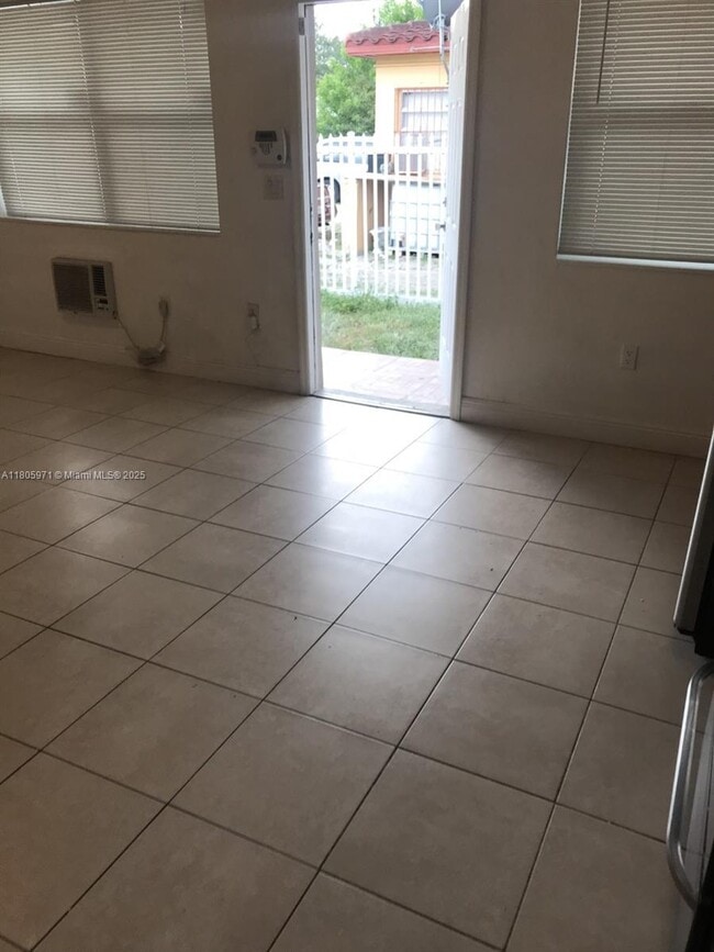 Foto del edificio - 155 NE 59th St