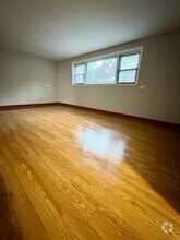 Building Photo - 5356 N Forest Glen Ave