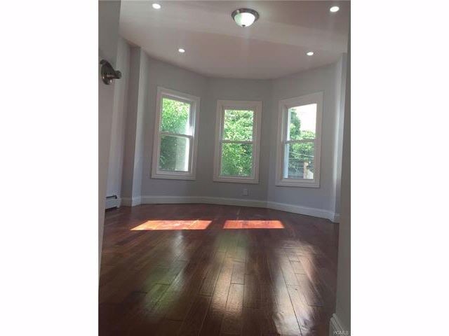 Foto del edificio - 818 E 216th St