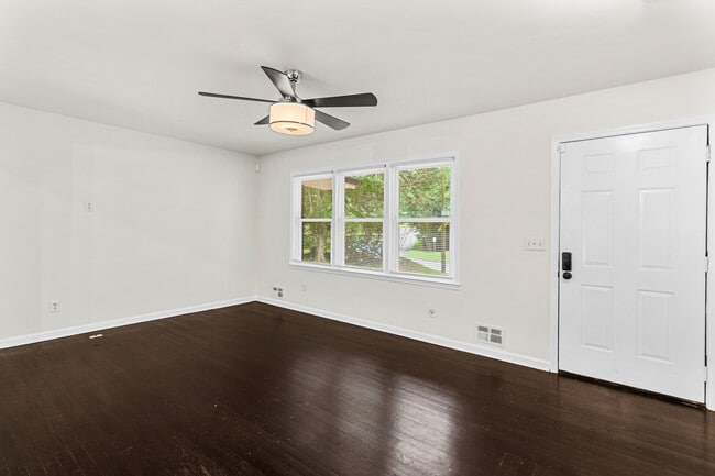 Foto del edificio - 3438 Casa Woods Ln