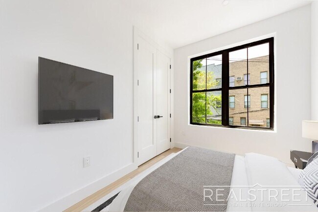 Foto del edificio - Brand new 4 Bed 3 Bath in Williamsburg