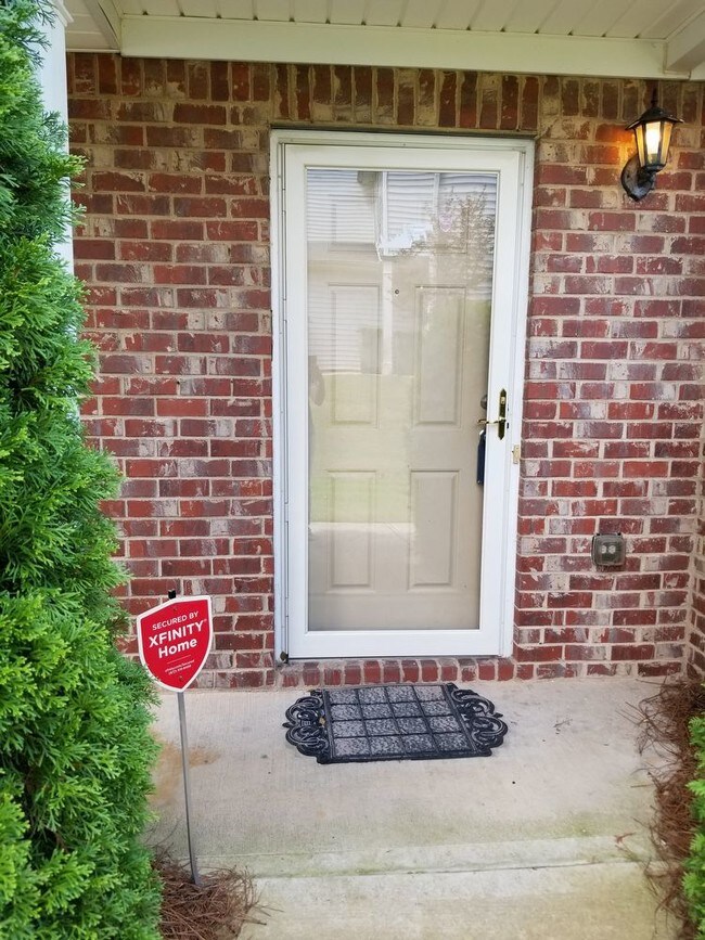 Building Photo - Spacious townhome in Atlanta