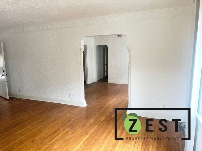 Building Photo - 17352 Roselawn St
