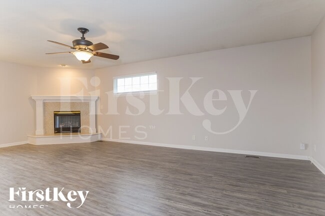 Building Photo - 11123 N Lewis Ave