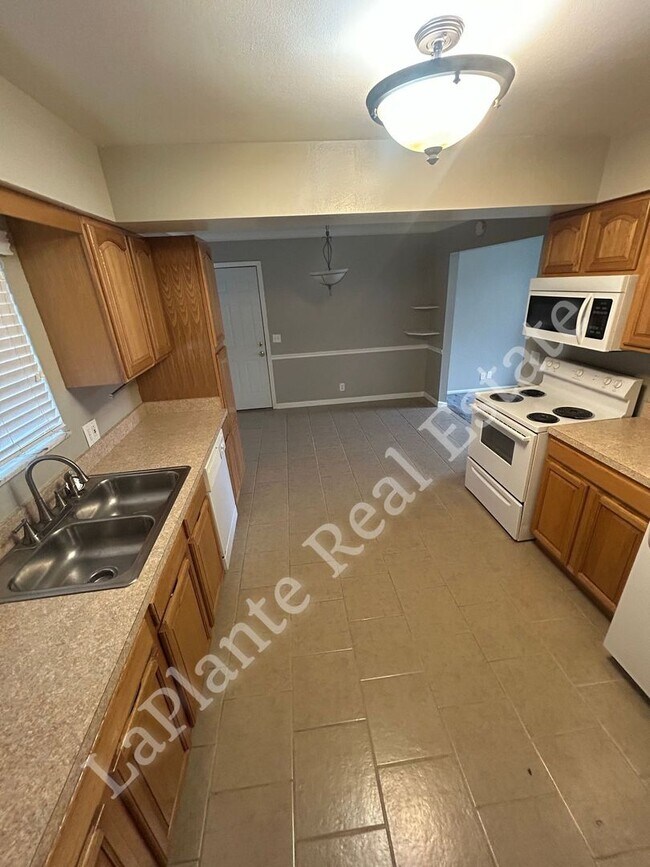 Foto del edificio - 1921 Northover Rd