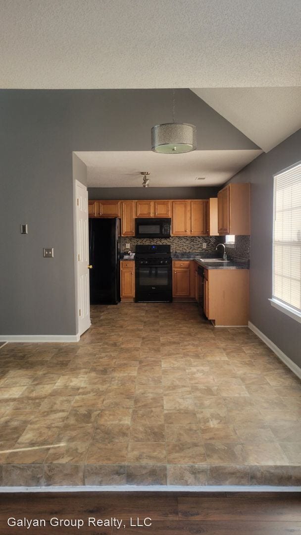 Building Photo - 3 br, 2.5 bath House - 3459 Bench Avenue