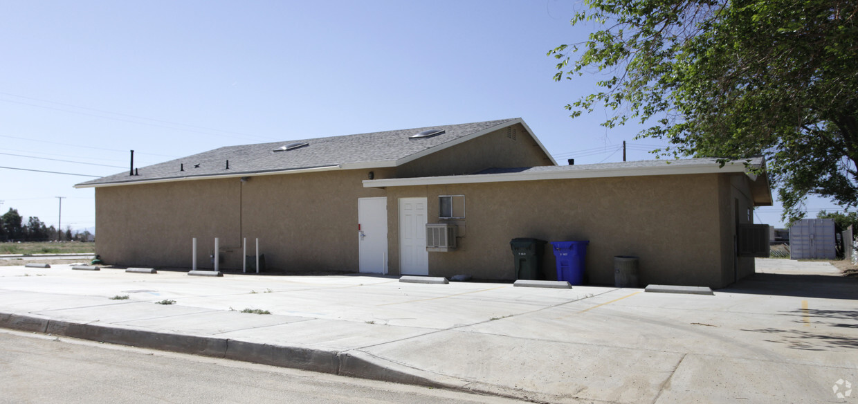 Building Photo - 18142 Pearmain St