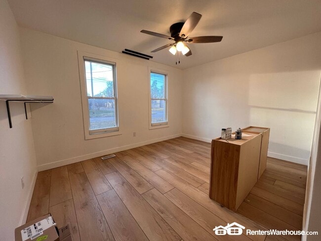 Building Photo - 905 SE 9th St