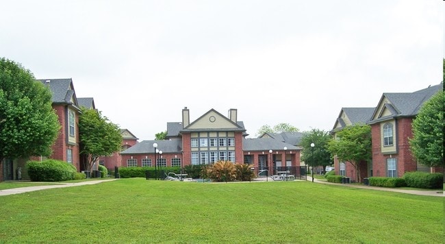 Foto del edificio - Burnett Place Apartments