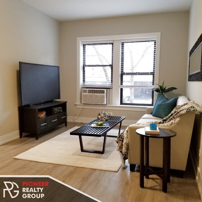 Building Photo - East Lakeview 1 bed