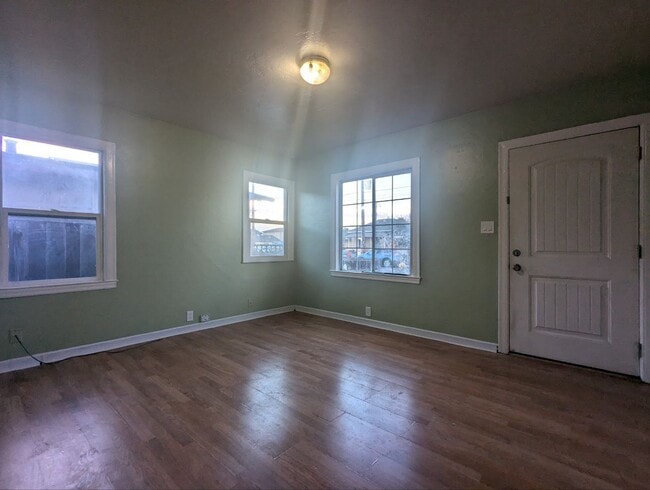 Building Photo - 1464 Whitton Ave