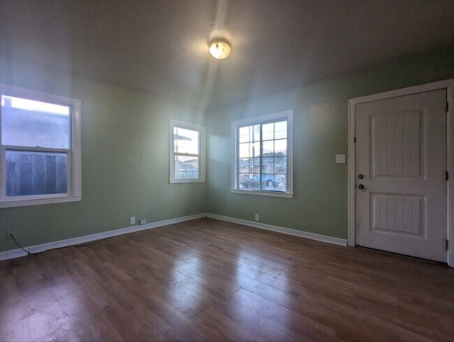 Foto del edificio - 1464 Whitton Ave