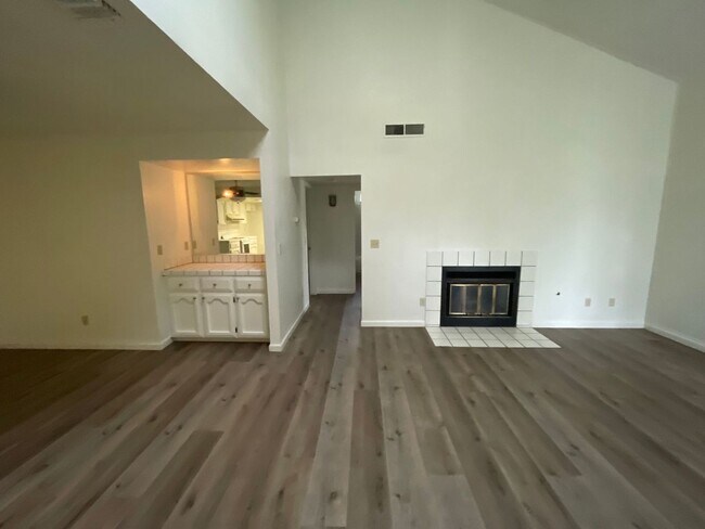 Building Photo - 4162 W Palo Alto Ave