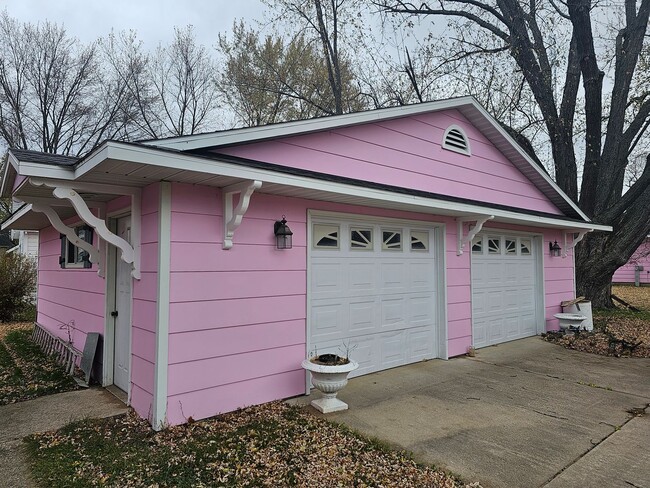 Building Photo - Cozy 1 Bedroom Home Wisconsin Rapids