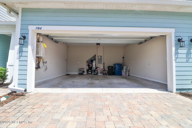 Building Photo - 784 Cherry Elm Dr