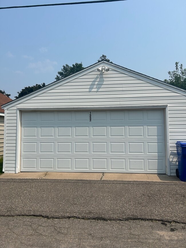 Building Photo - 1357 Schletti St