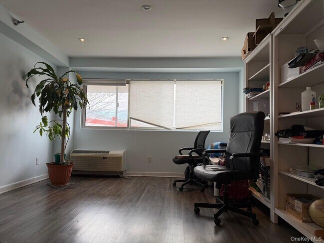 Foto del edificio - 88 Cutter Mill Rd