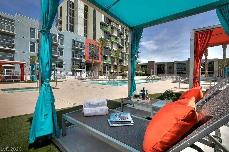 Foto del edificio - 353 E Bonneville Ave