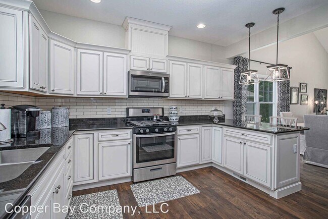 Building Photo - 4 br, 2 bath House - 708 Red Sunset Ave. L...