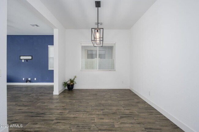 Foto del edificio - 1221 E Paseo Way