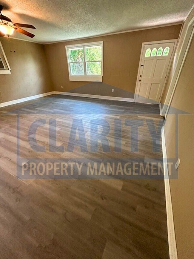 Building Photo - Cozy two bedroom home!