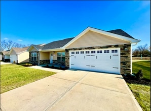 Building Photo - 810 Pierson Rd