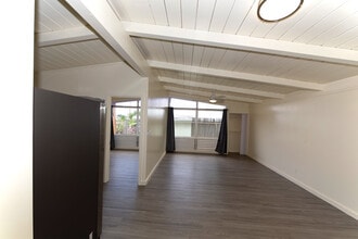 Building Photo - 723 Hoomalimali St