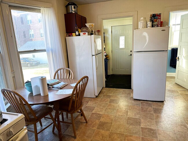 Foto del edificio - 217 S Mills St