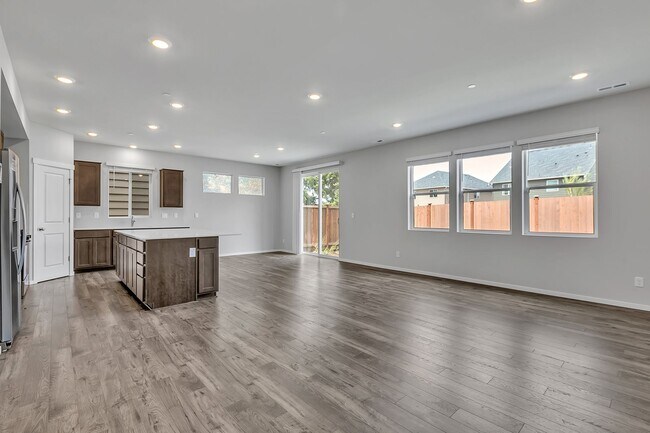 Foto del edificio - Spacious Puyallup Home with Room for the E...