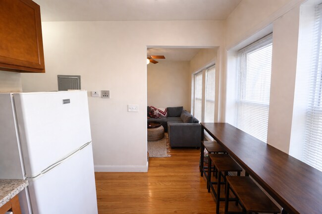Foto del edificio - 1054 Cambridge St