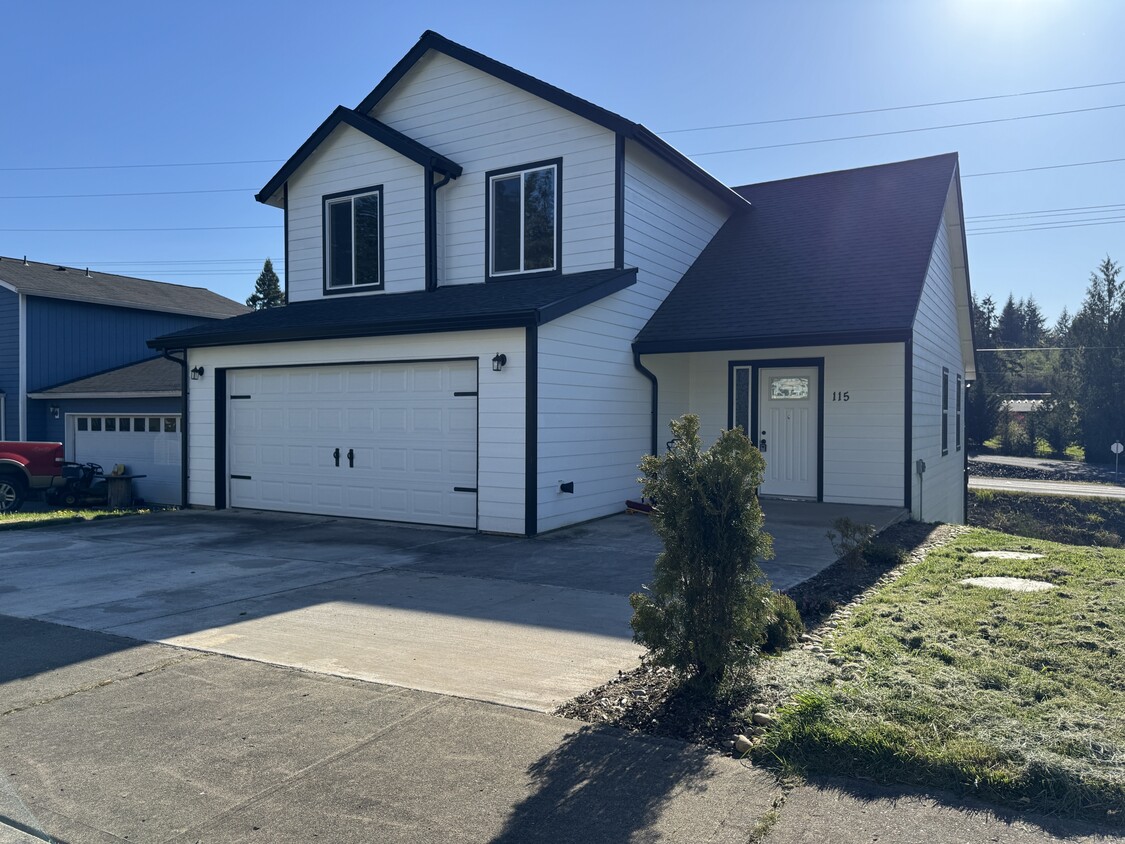 Foto principal - 115 E Cedarcrest St