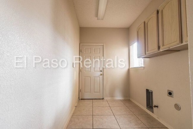 Building Photo - 6376 Franklin Ridge Dr