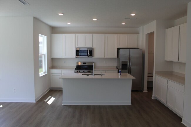 Foto del edificio - Available Now! Brand New 5 BR Lennar Home ...