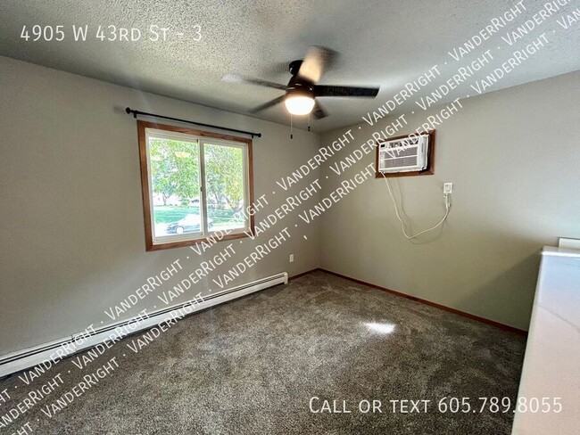 Building Photo - 4905 W 43rd St