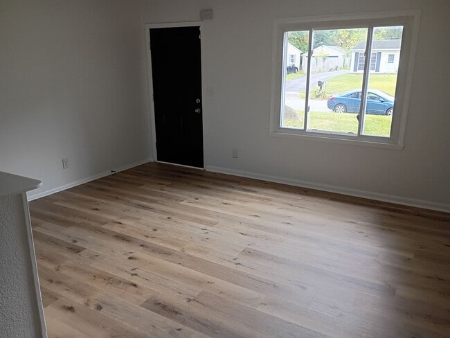 Building Photo - Updates....Updates.....Updates!!!! 3 Bed 2 Bath Home with detached garage!