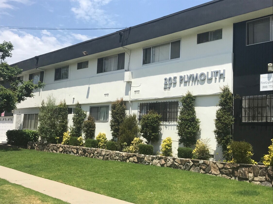 Plymouth Gardens Apartments in Inglewood, CA