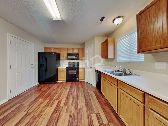 Building Photo - 5605 Waterpoint Dr