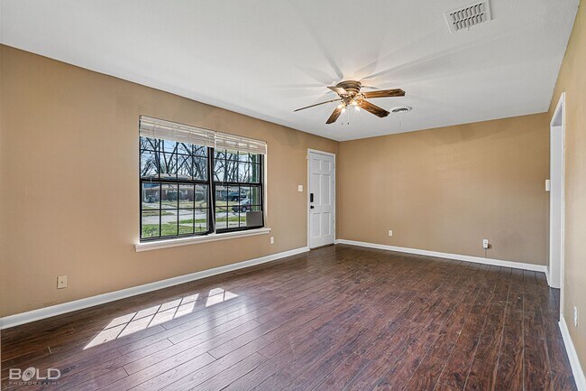 Foto del edificio - 1213 Jane Ln