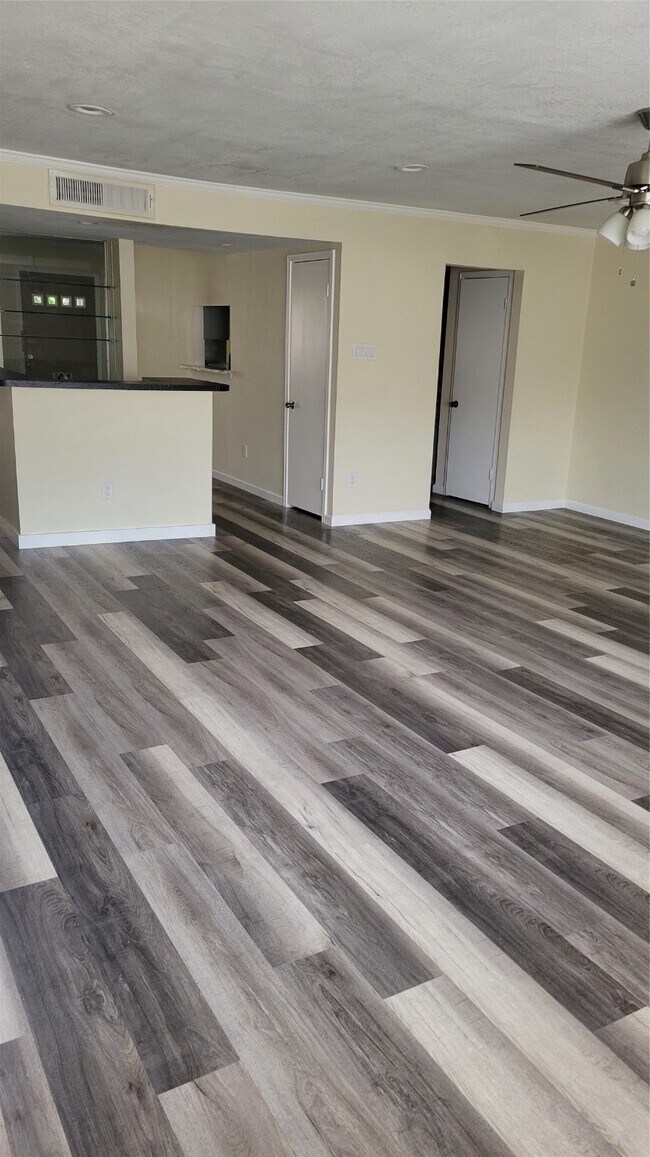 Foto del edificio - 8367 Nairn St