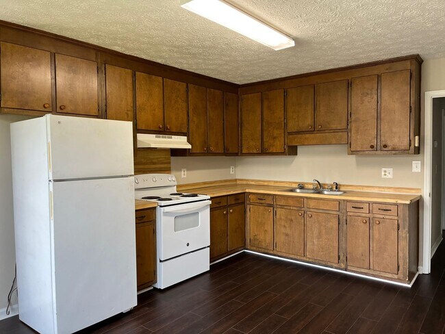 Building Photo - Crosscreek Dr #6