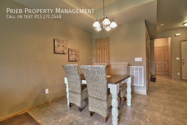 Foto del edificio - Cottage Park Townhome - Available March 24th