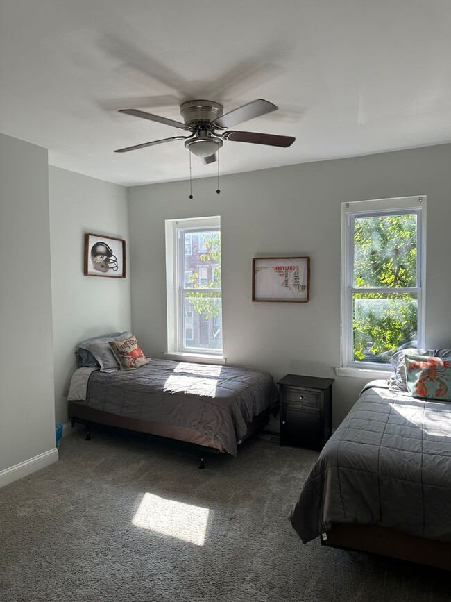 Building Photo - Spacious Rooms! Newly Renovated! Fenced in...