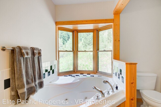 Building Photo - 4 br, 2.5 bath House - 3055 Woodchuck Rd