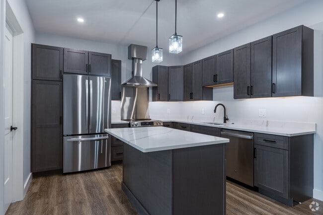 Interior Photo - 21 Summer St