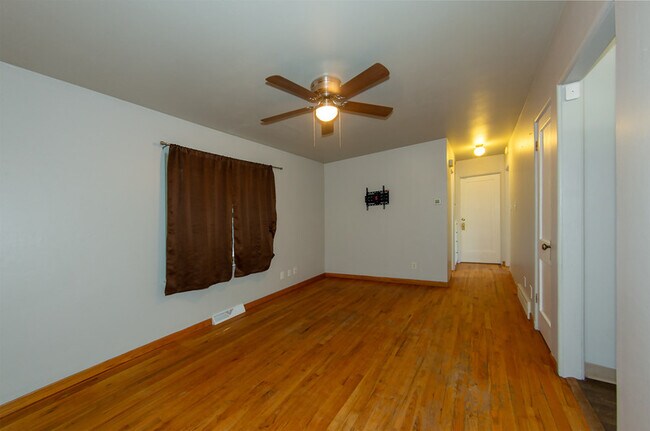Foto del edificio - 513 E 9th St