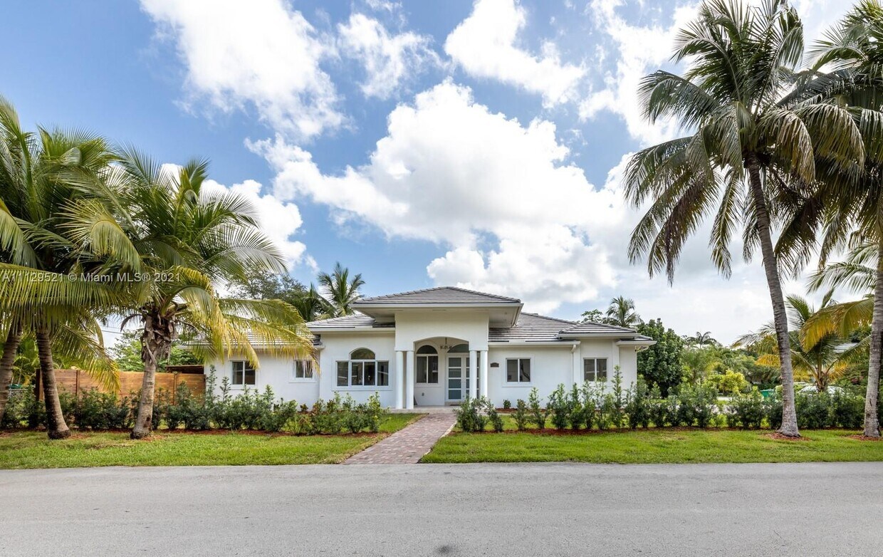Foto principal - 6495 SW 83rd St