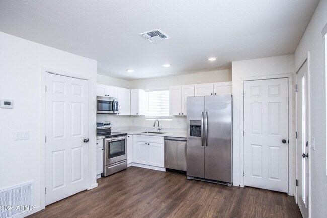 Foto del edificio - 2525 W State Ave